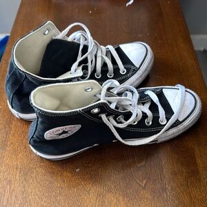 Women’s black converse